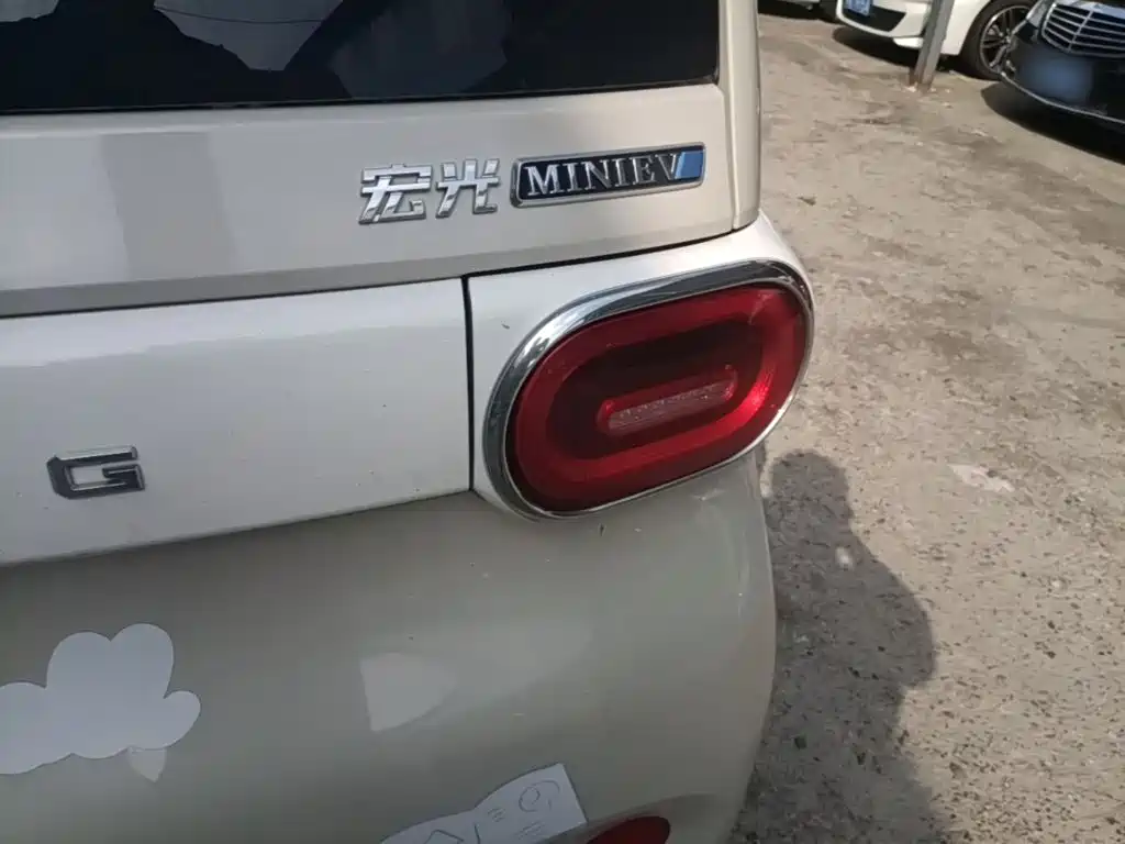 Wuling MINIEV — миниатюра 8