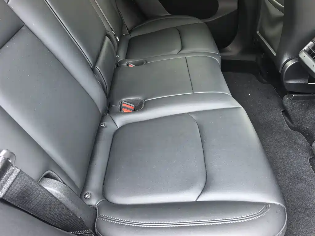 Tesla Model Y — миниатюра 11