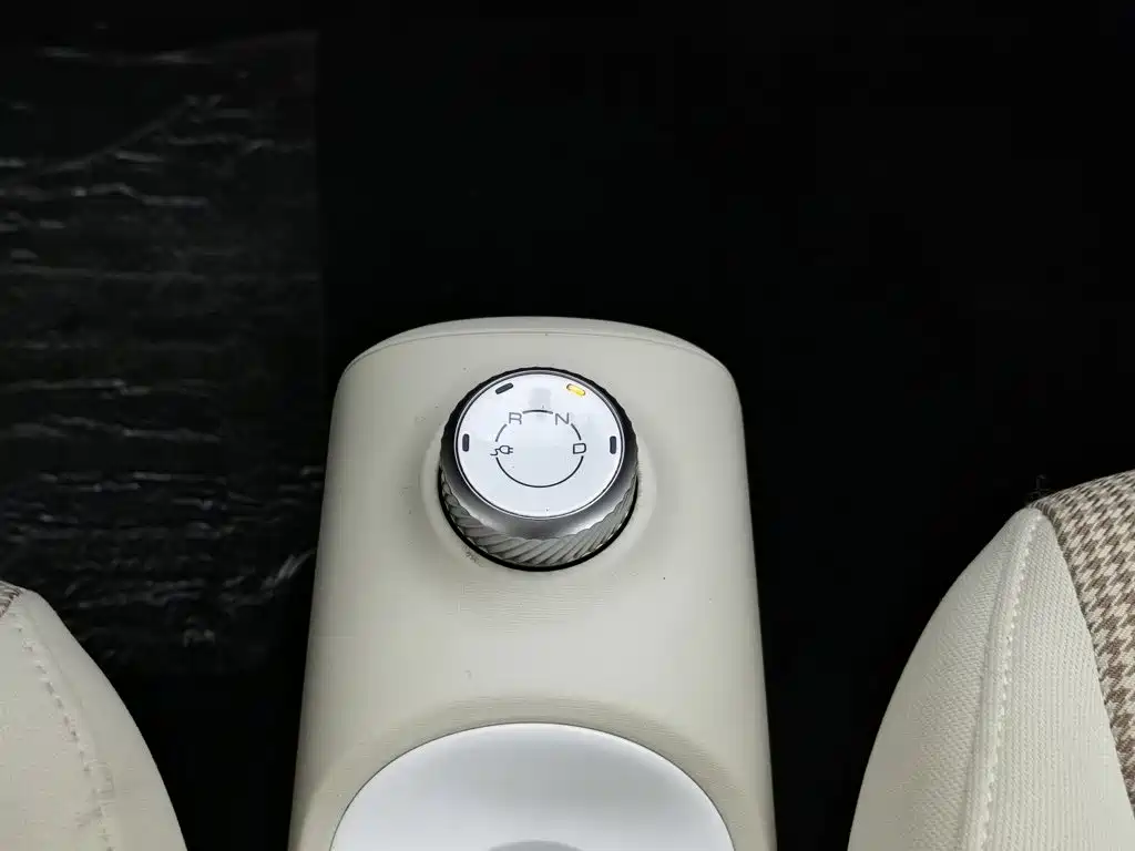 Wuling MINIEV — миниатюра 13