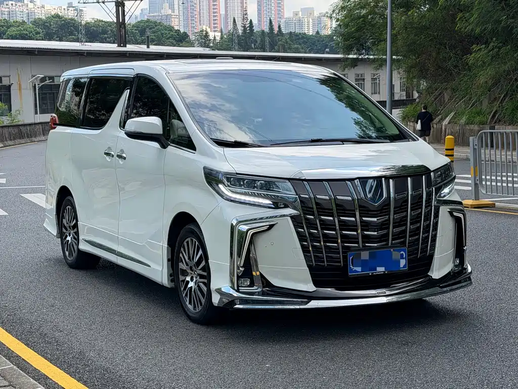 Toyota Alphard — миниатюра 3