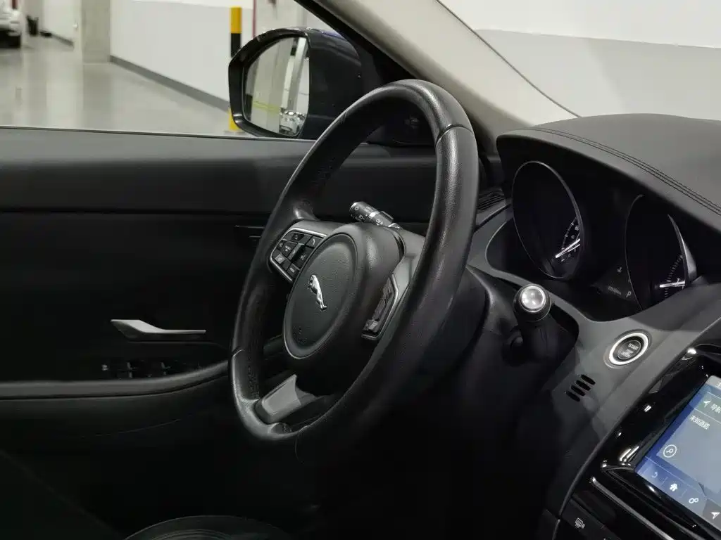 Jaguar E-PACE — миниатюра 22