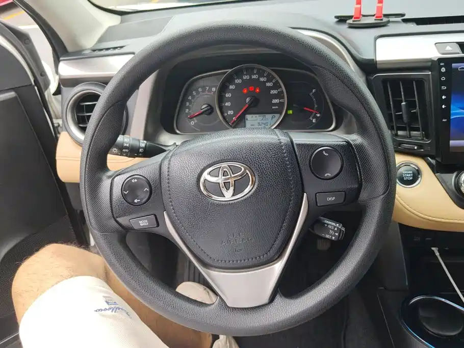 Toyota RAV4 — миниатюра 15