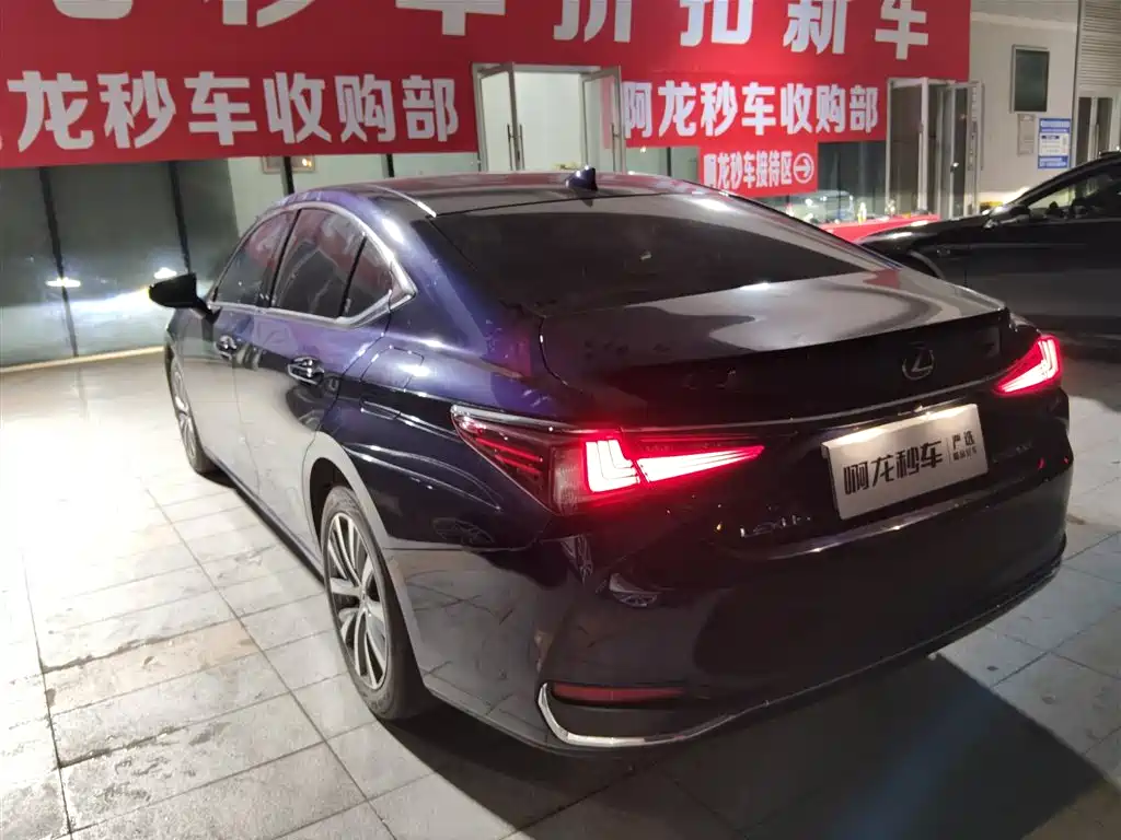 Lexus ES — миниатюра 8
