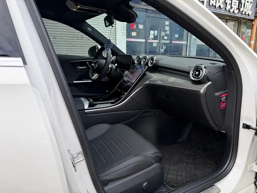 Mercedes-Benz C-Class — миниатюра 4