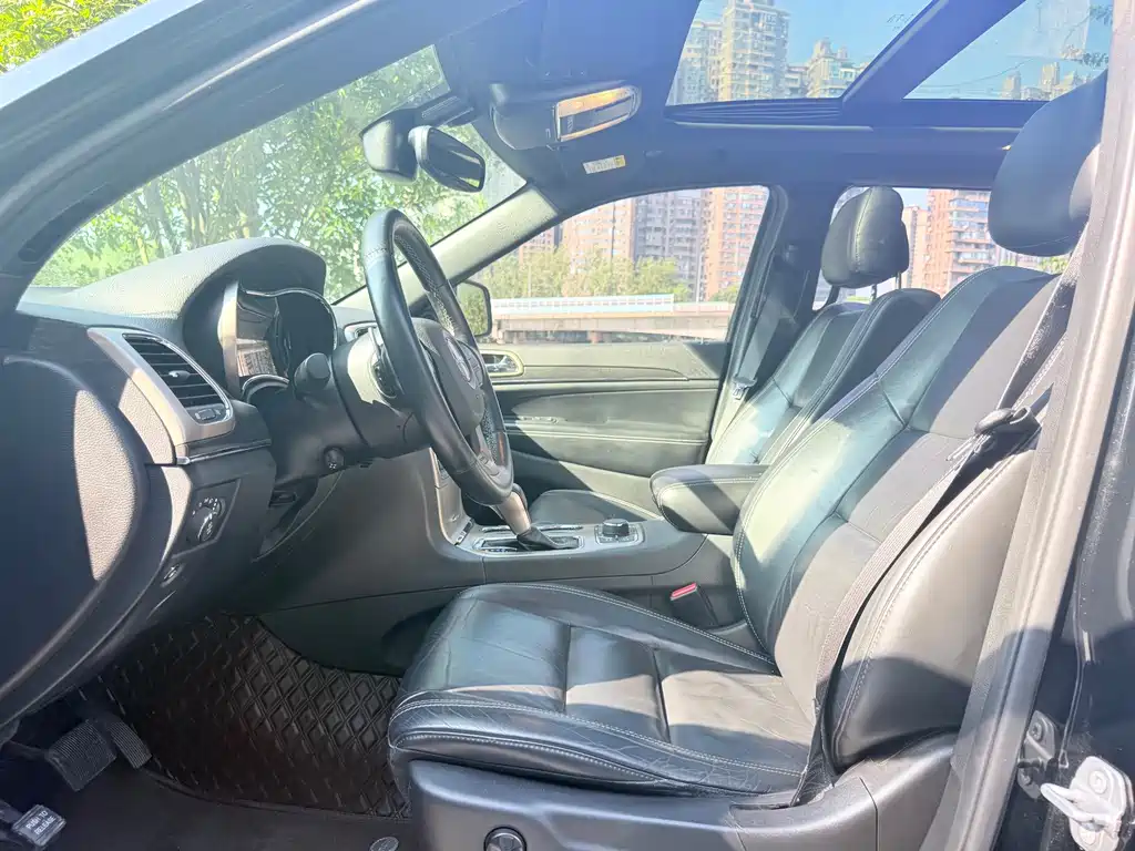 Jeep Grand Cherokee (Import) — миниатюра 10