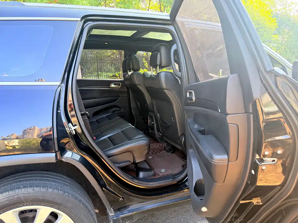 Jeep Grand Cherokee (Import) — миниатюра 14