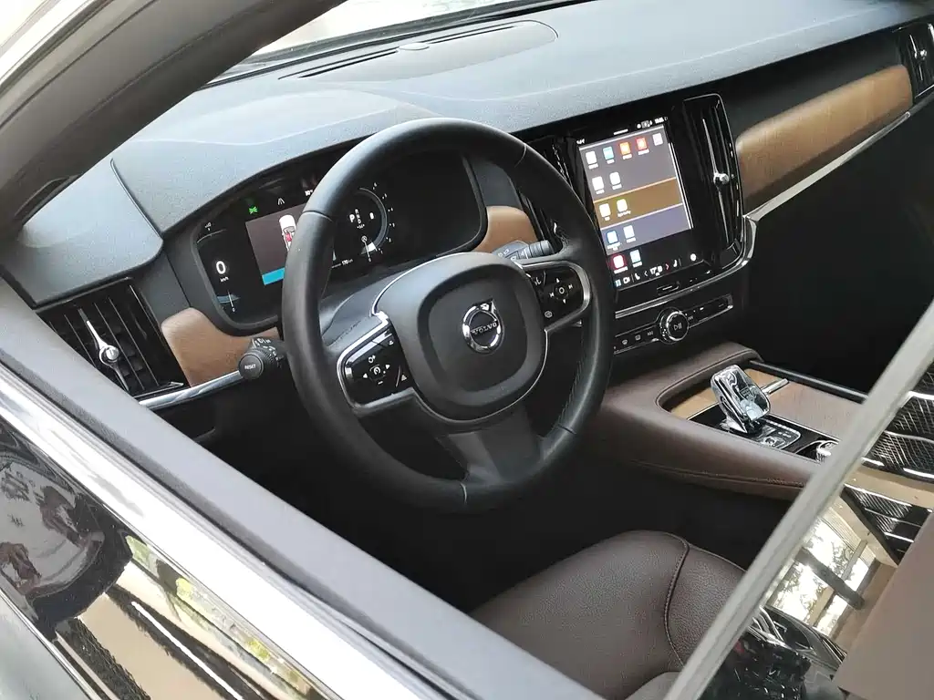 Volvo S90 2024 B5 Luxury
