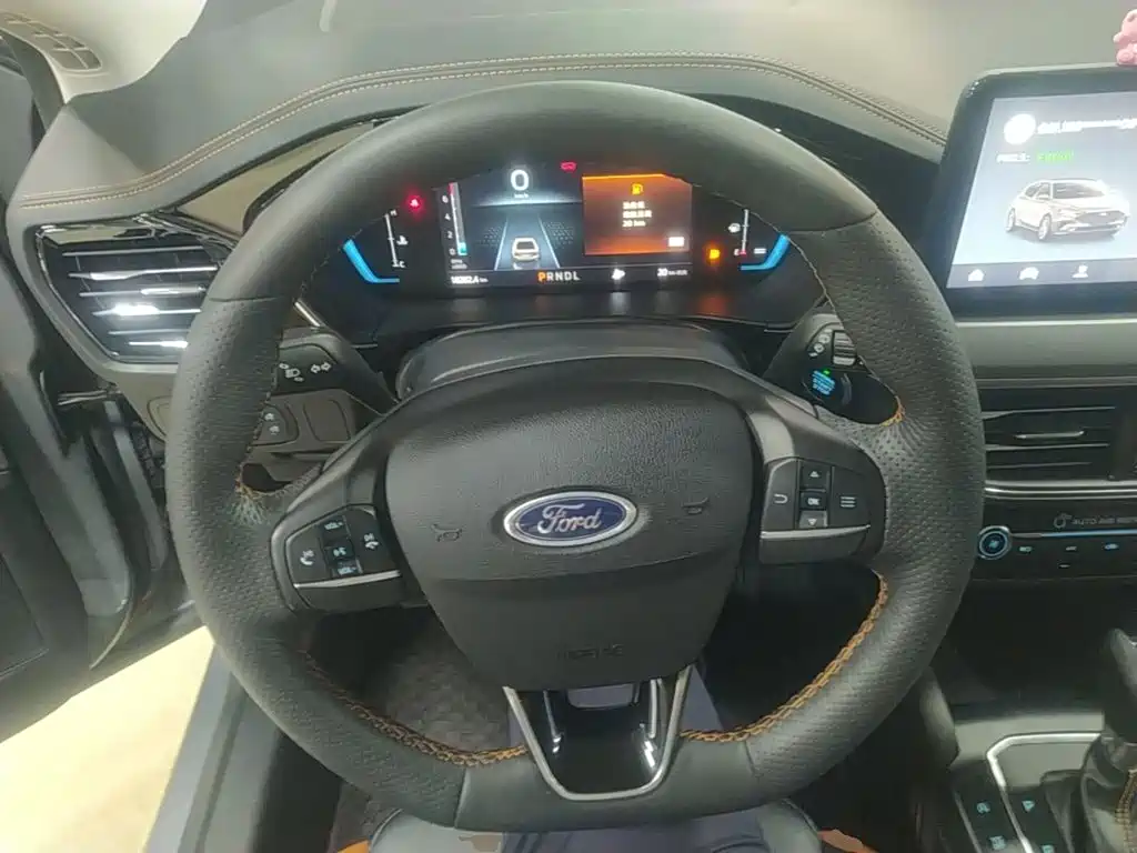 Ford Focus — миниатюра 11