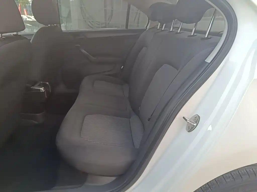 Volkswagen Santana — миниатюра 17