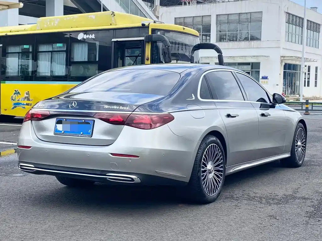 Mercedes-Benz E-Class — миниатюра 6