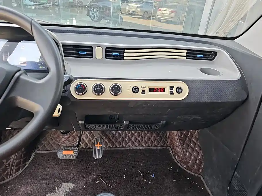 Wuling MINIEV — миниатюра 13