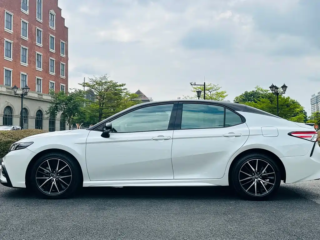 Toyota Camry — миниатюра 7