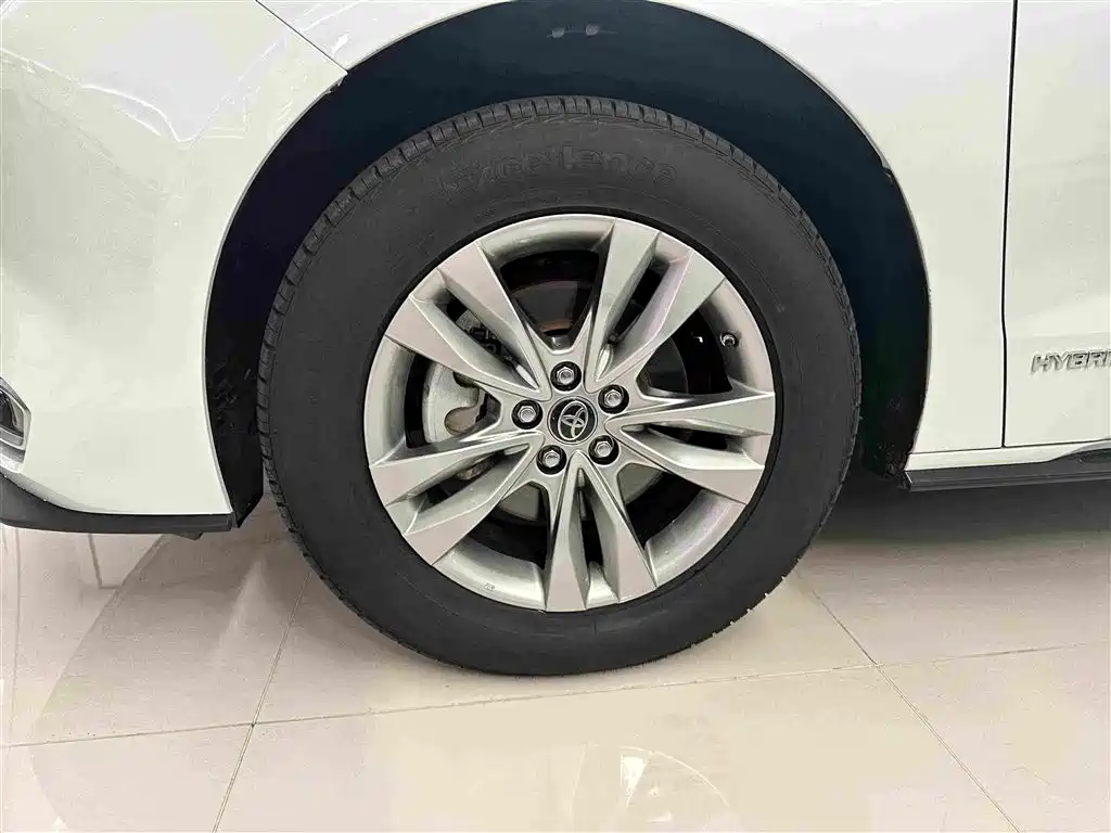 Toyota Sienna — миниатюра 4