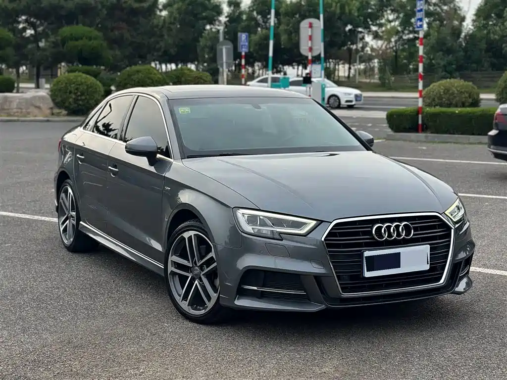 Audi A3 2019 Limousine 40 TFSI Sport V