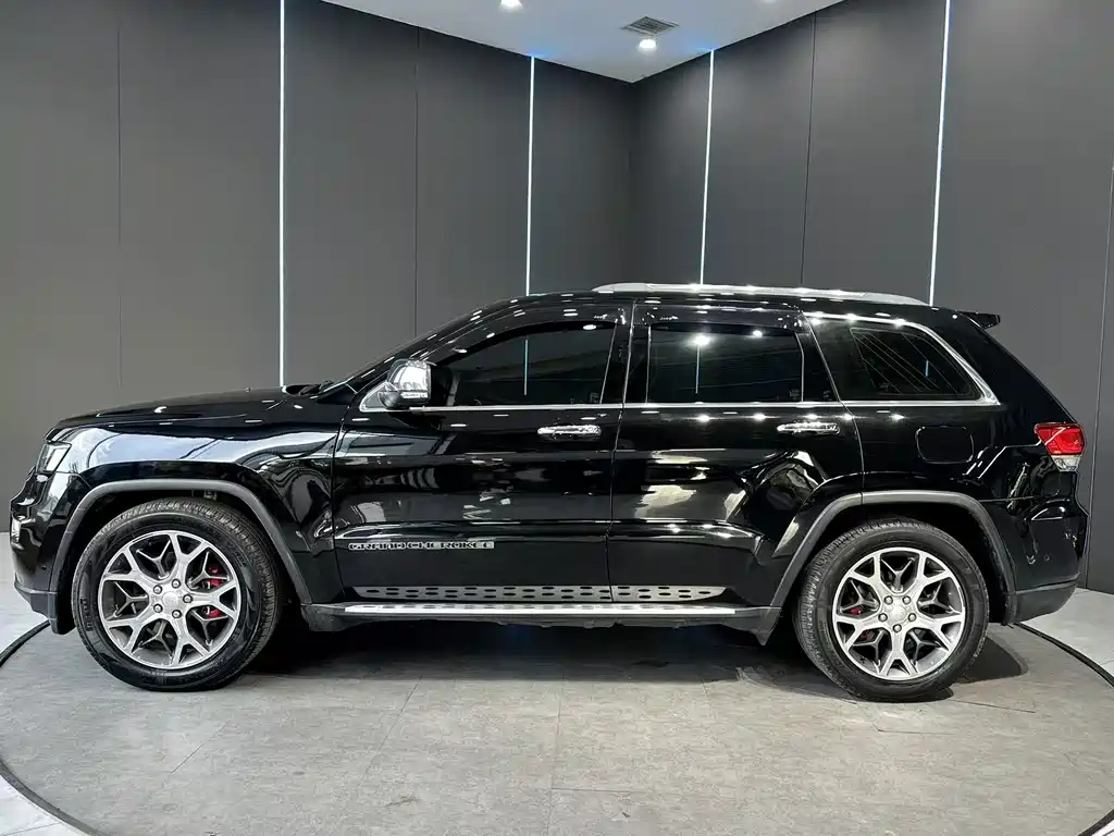 Jeep Grand Cherokee (Import) — миниатюра 4