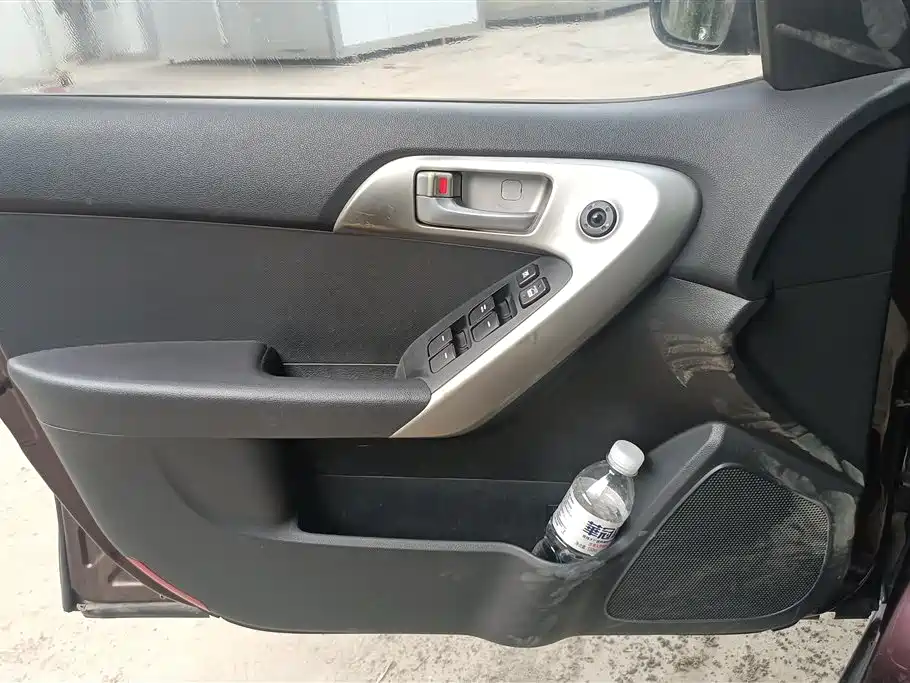 Kia Forte 2014 1.6L MT GL