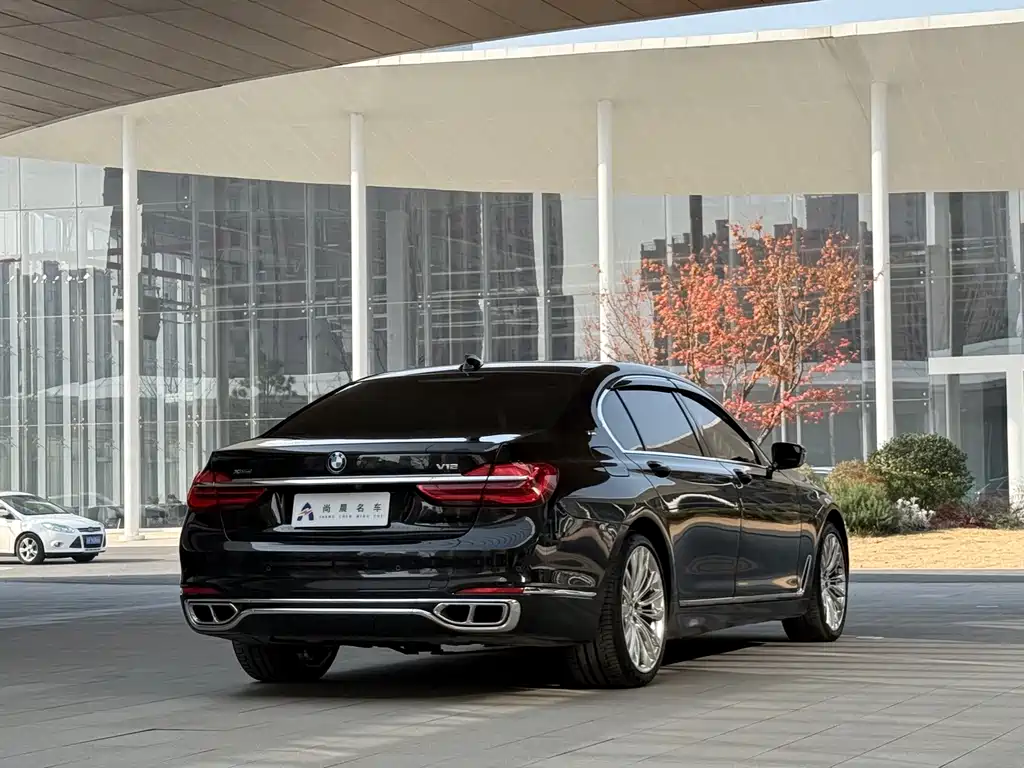 BMW 7 Series — миниатюра 16