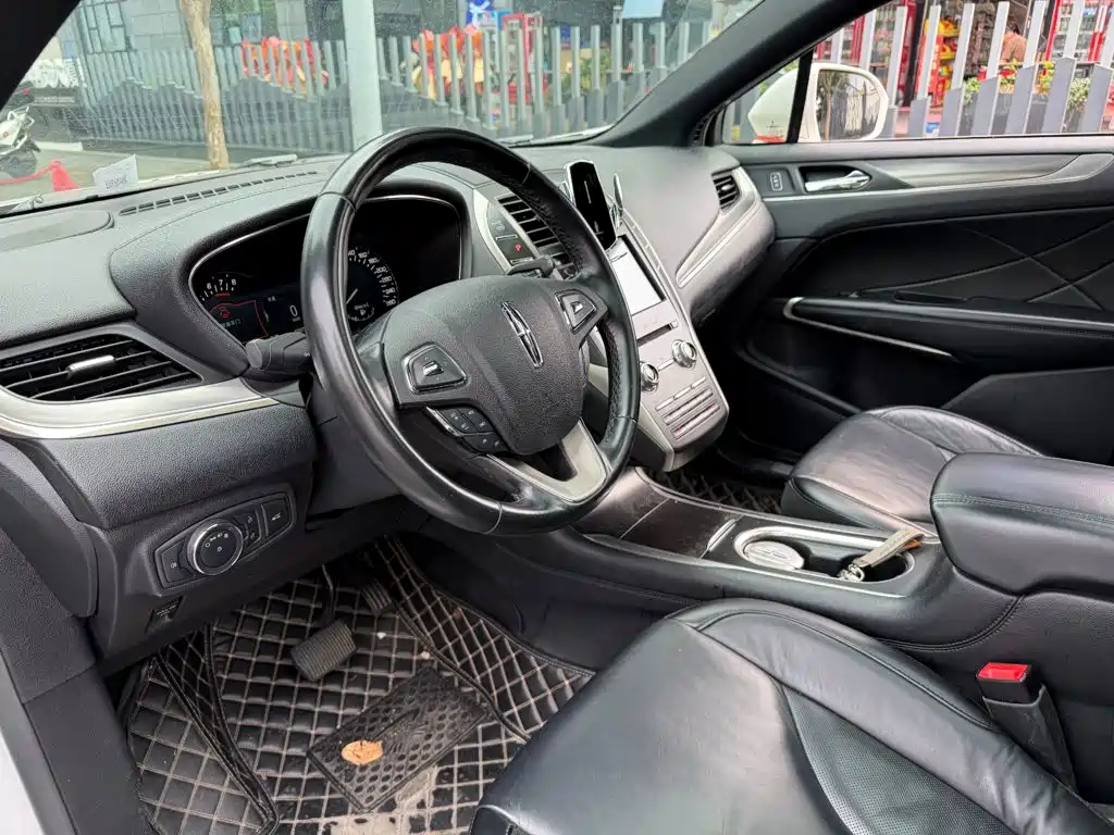Lincoln MKC — миниатюра 7