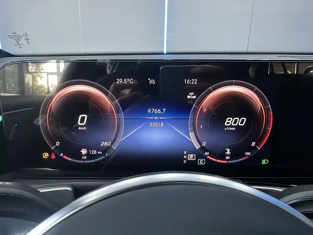 Mercedes-Benz GLB — миниатюра 12