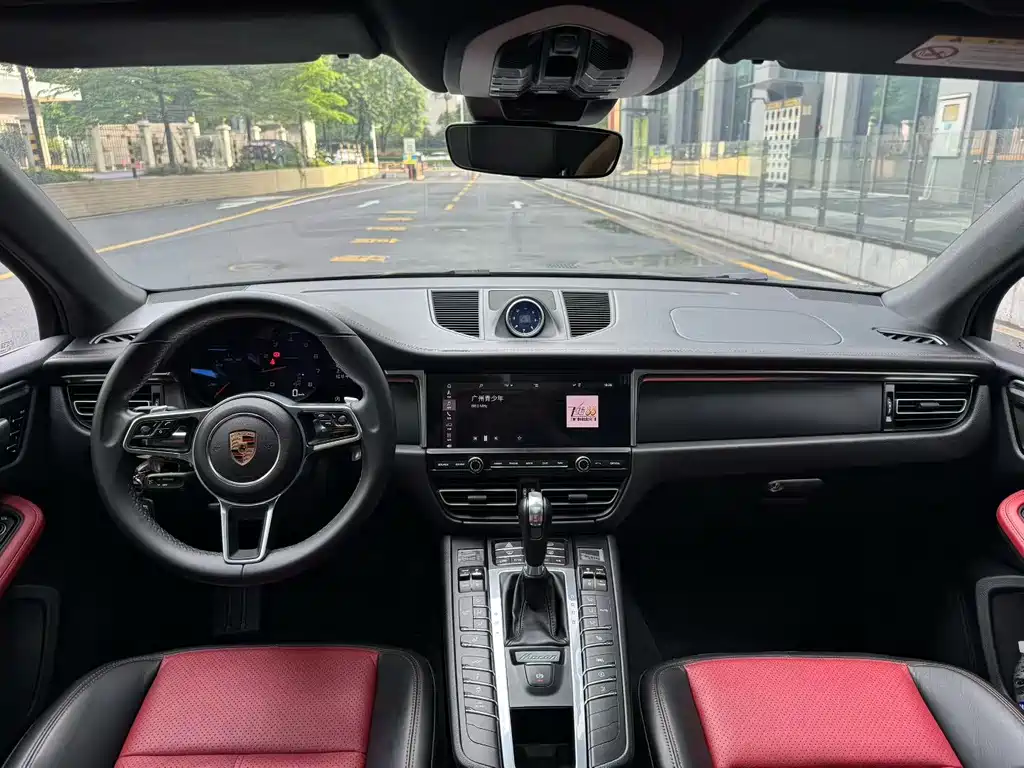 Porsche Macan — миниатюра 7