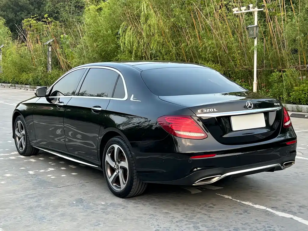 Mercedes-Benz E-Class — миниатюра 6