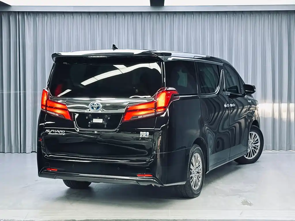 Toyota Alphard — миниатюра 7
