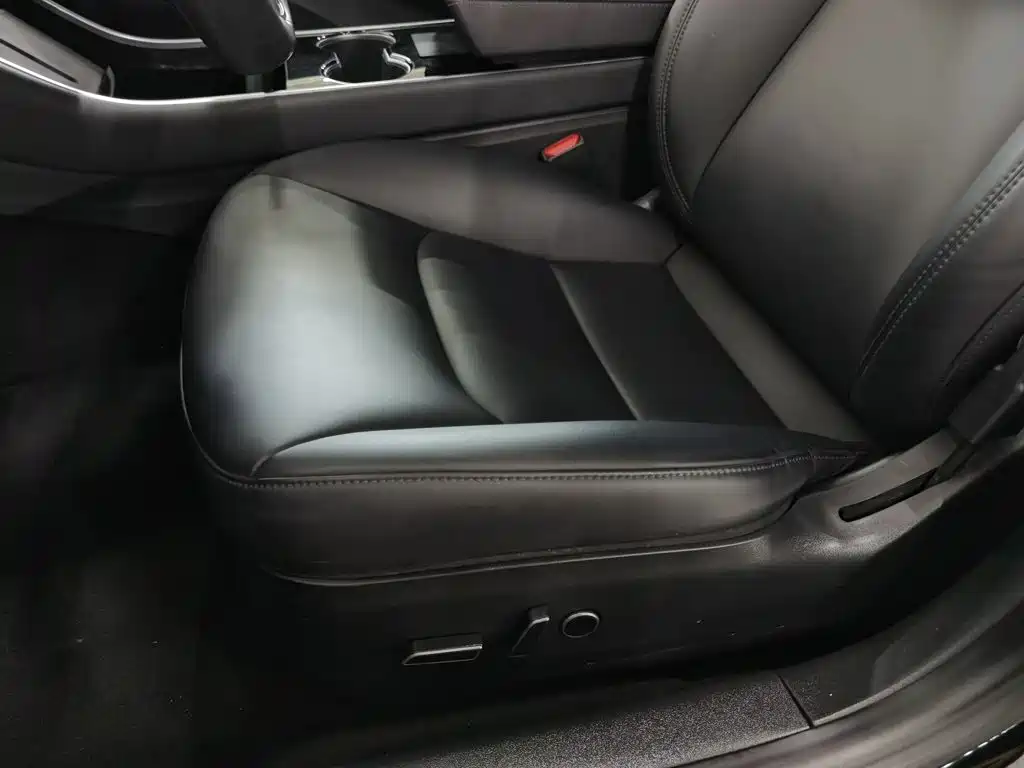 Tesla Model 3 — миниатюра 20