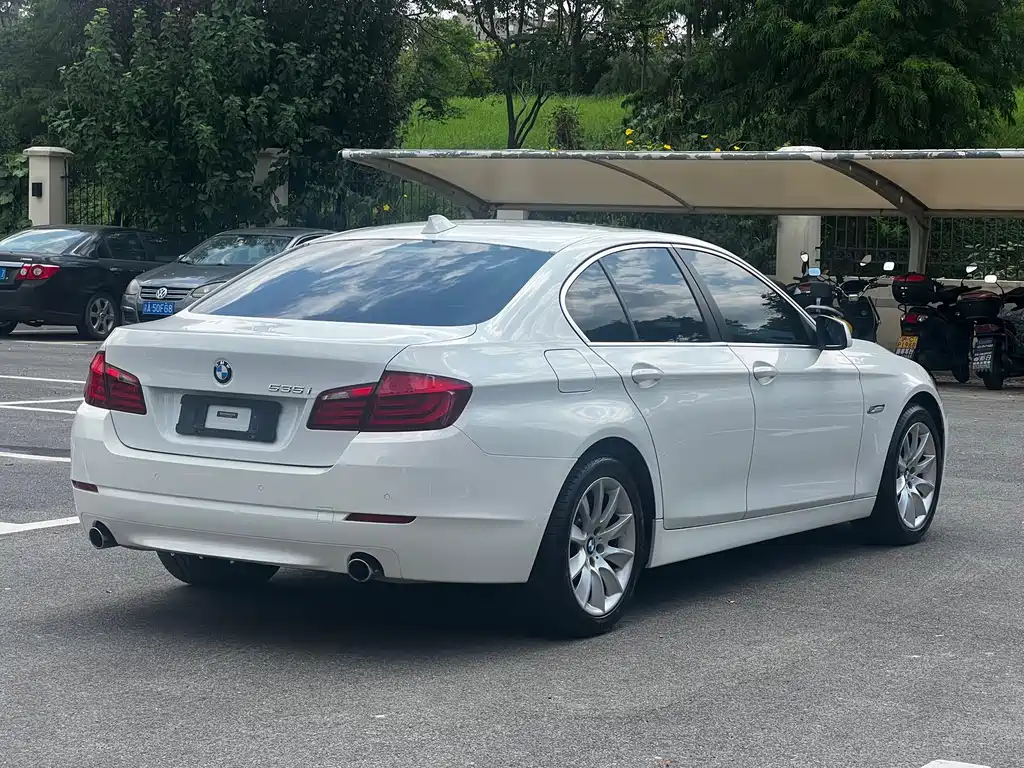 BMW 5 Series (Import) — миниатюра 31