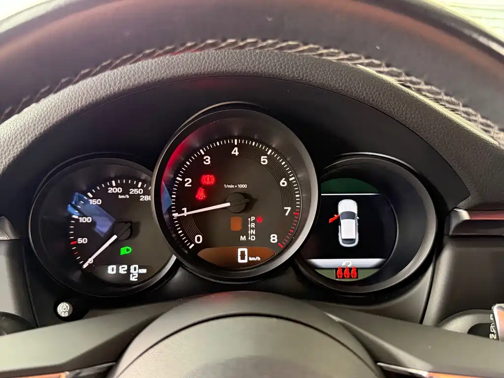 Porsche Macan — миниатюра 7