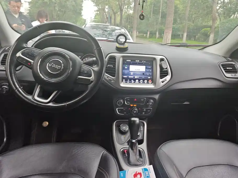Jeep Compass — миниатюра 12