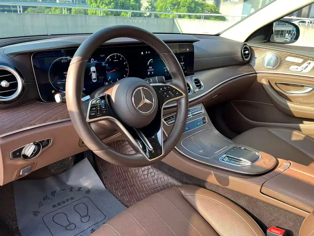 Mercedes-Benz E-Class — миниатюра 4