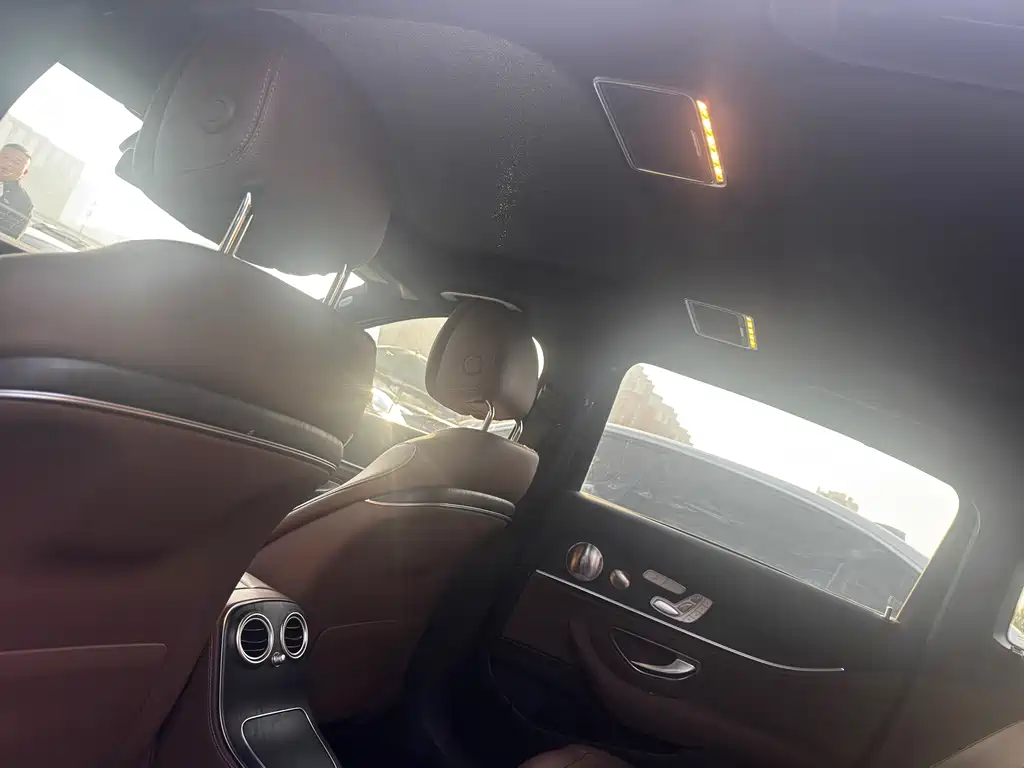 Mercedes-Benz E-Class — миниатюра 10