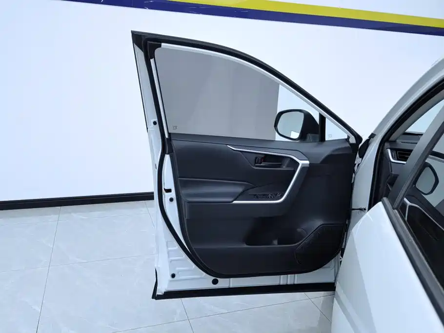 Toyota RAV4 — миниатюра 7
