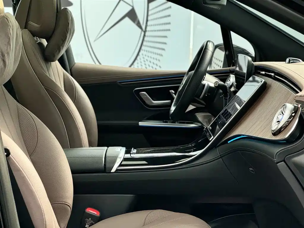 MERCEDES-BENZ EQE SUV