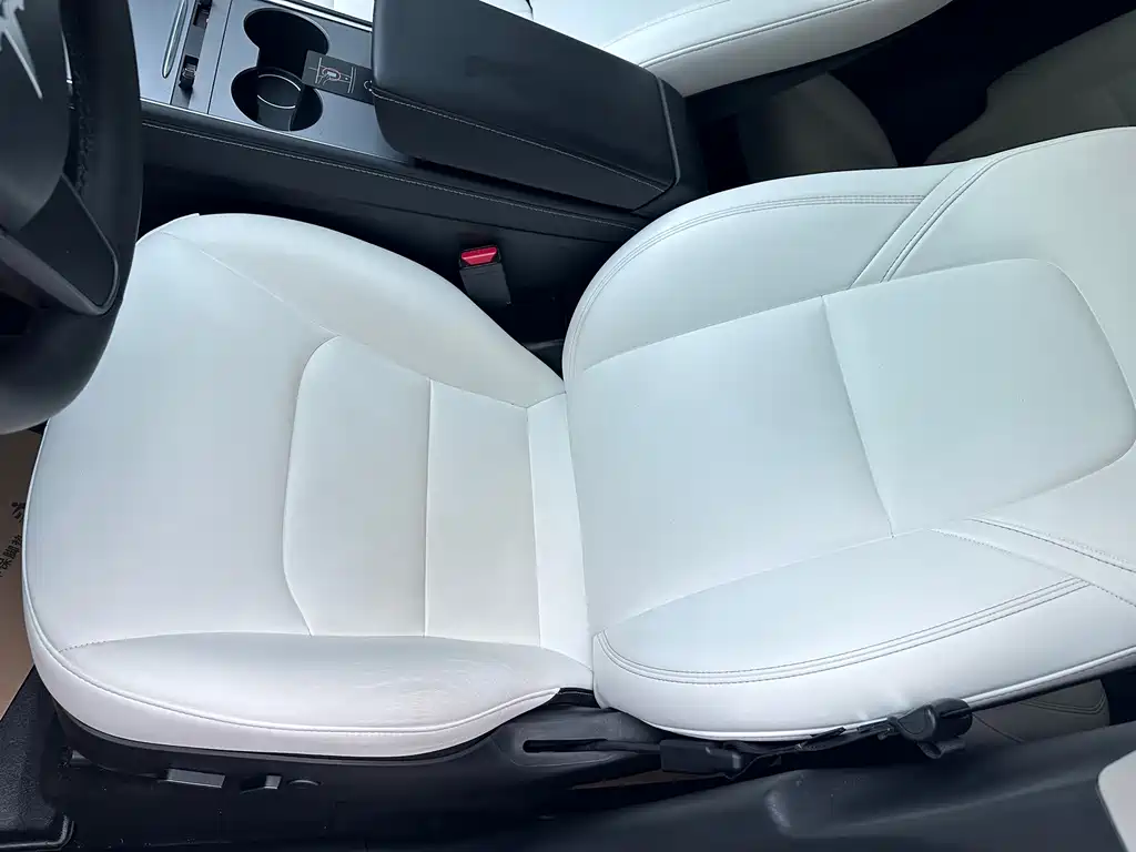 Tesla Model Y — миниатюра 13