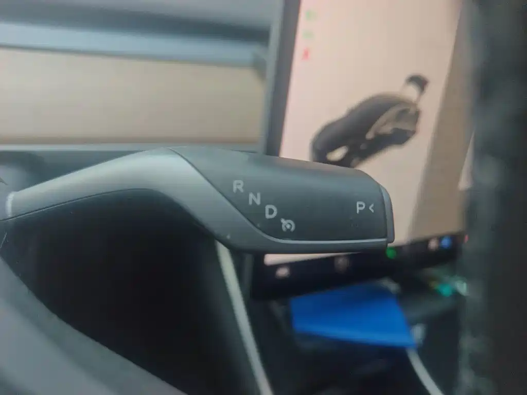 Tesla Model 3 — миниатюра 10