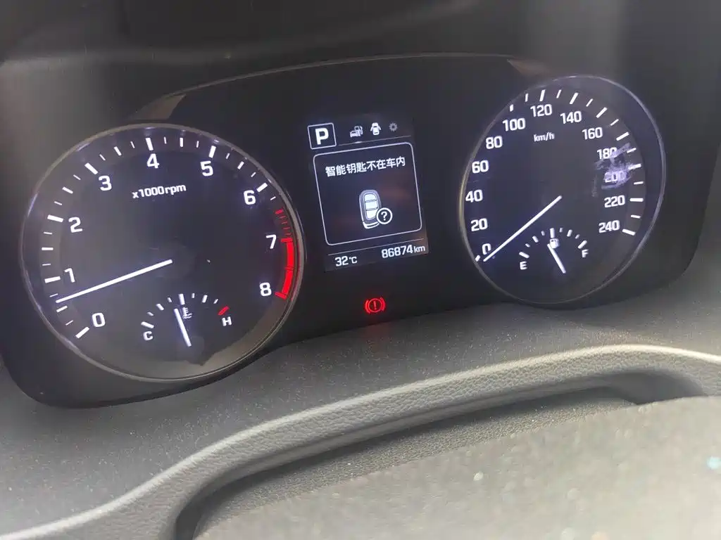 Hyundai Elantra — миниатюра 8