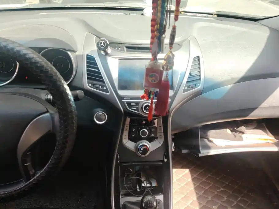 Hyundai Elantra Langdong — миниатюра 13
