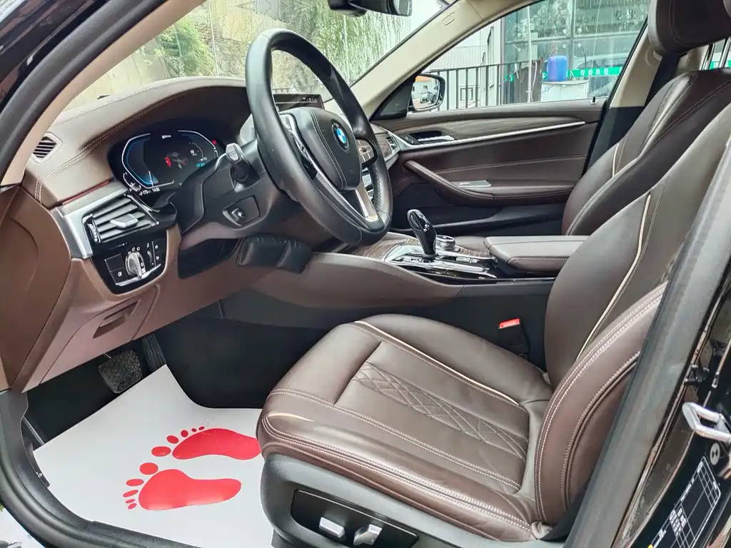 BMW 5 Series New Energy — миниатюра 7