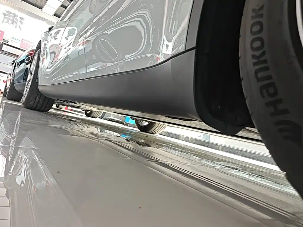 Tesla Model Y — миниатюра 22