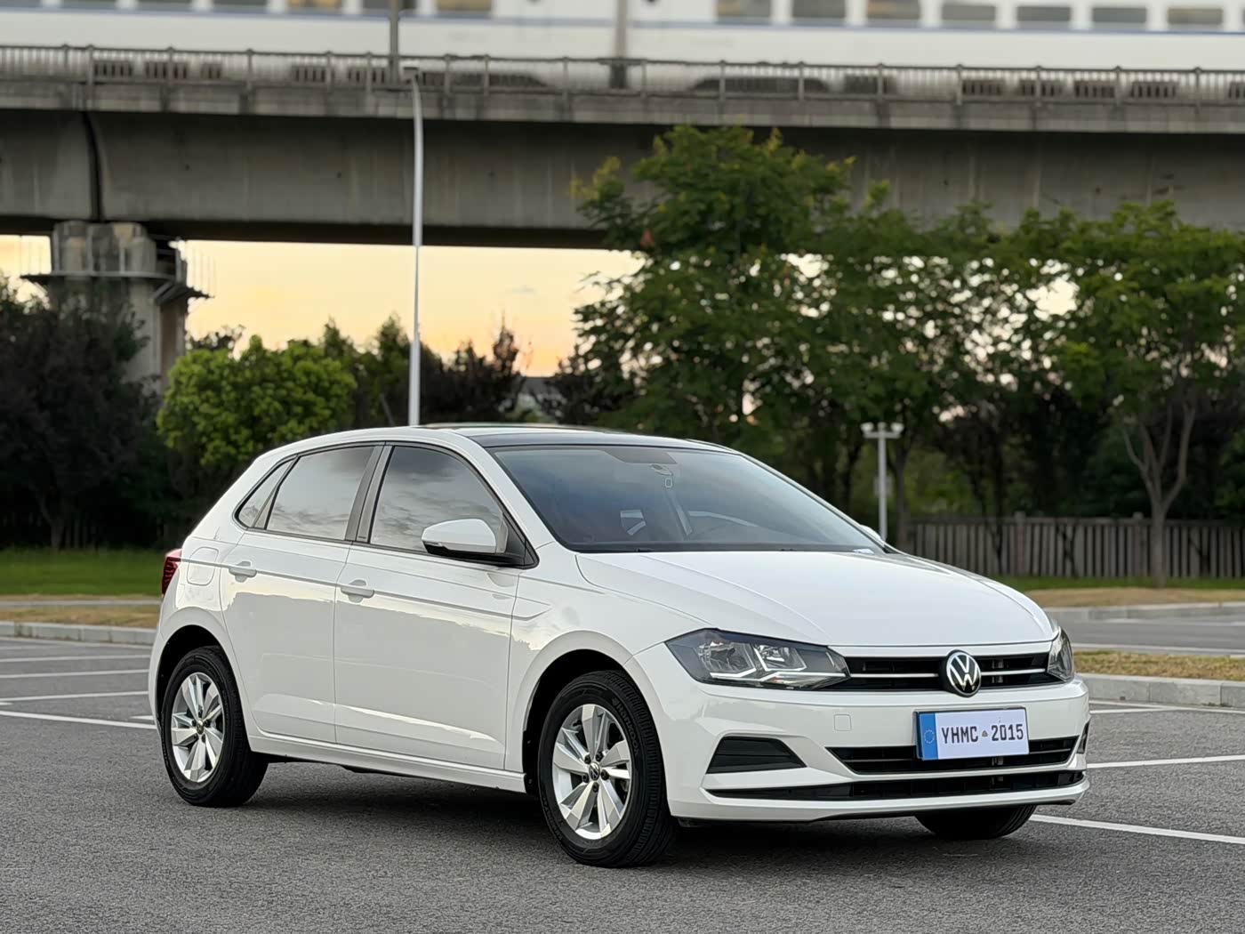 Volkswagen Polo 1.5 л 2022 г. Белый, пробег 29000 км