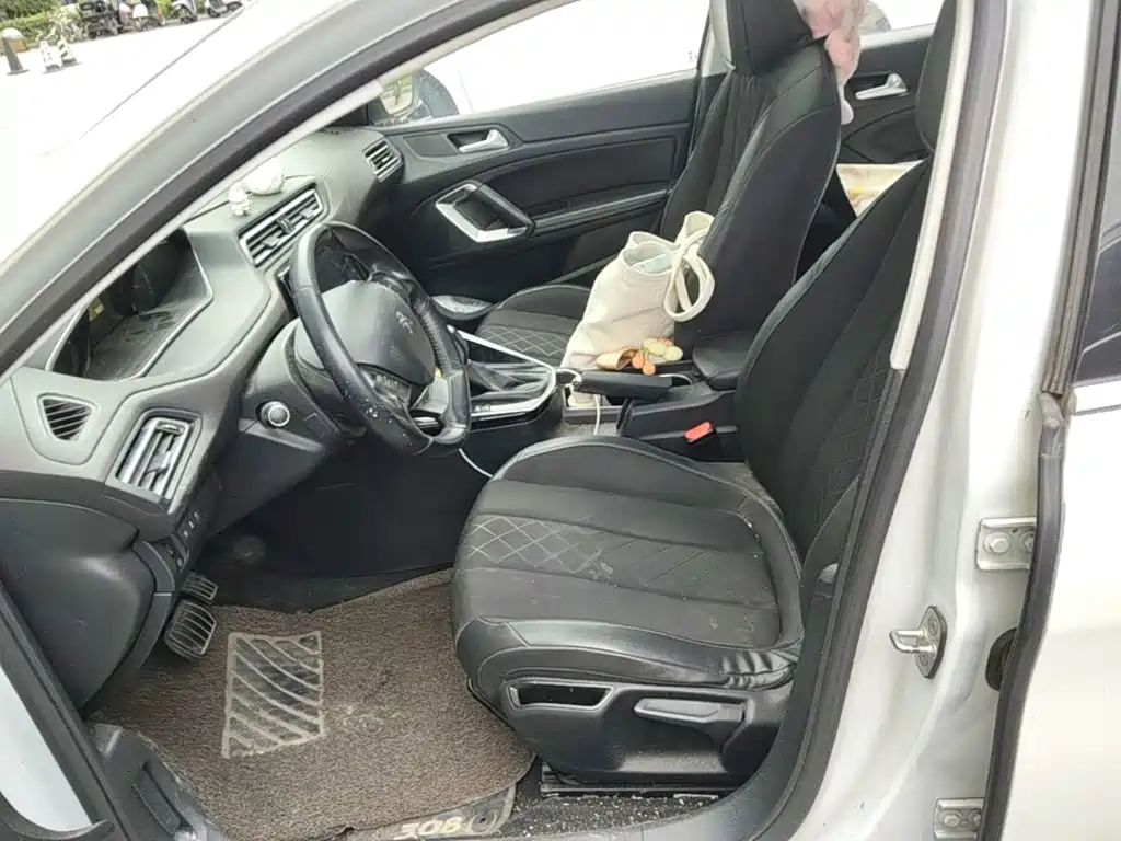 Peugeot 308 — миниатюра 8