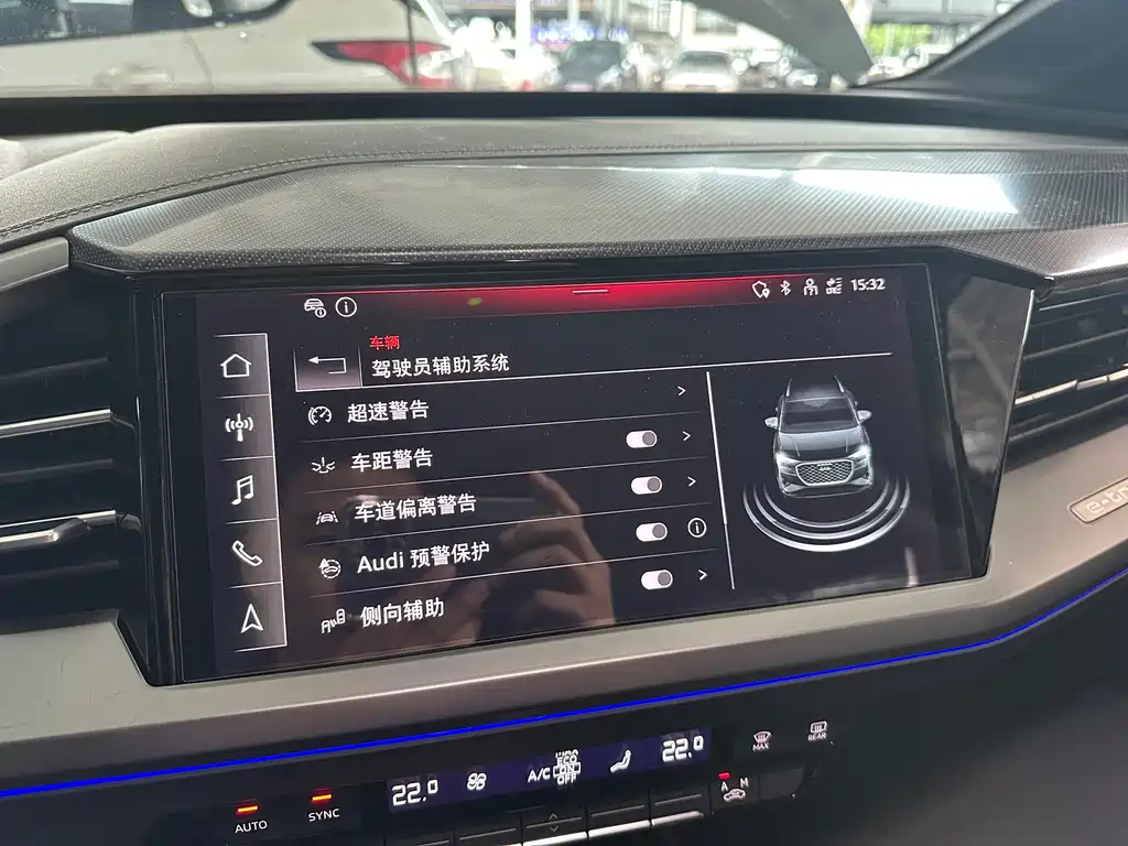 Audi Q4 e-tron — миниатюра 12