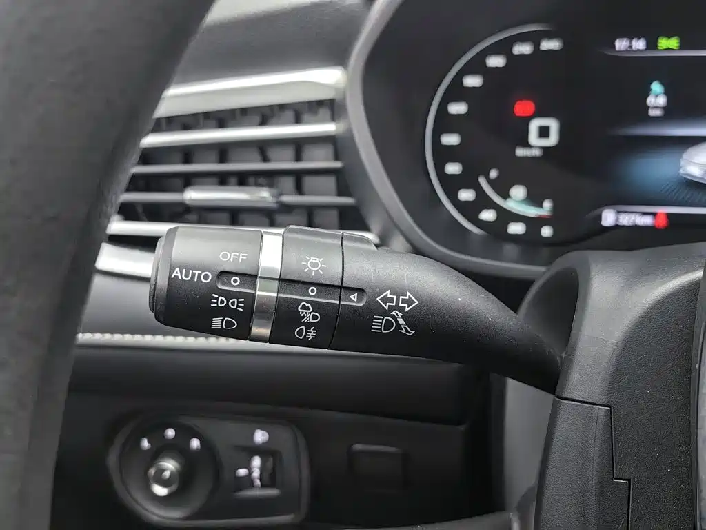 Roewe i5 — миниатюра 21