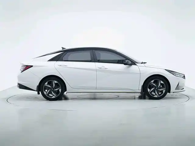 Hyundai Elantra — миниатюра 9