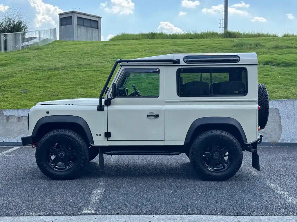 Land Rover Defender — миниатюра 4
