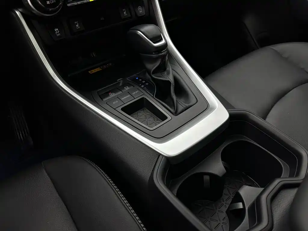Toyota RAV4 — миниатюра 14