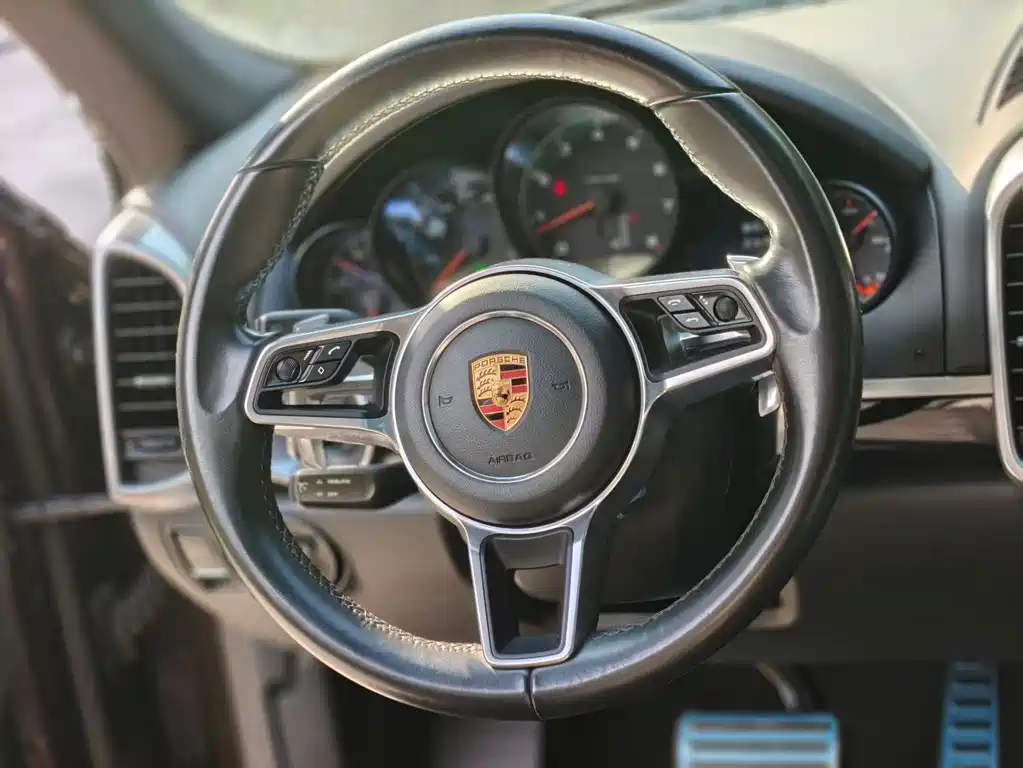 Porsche Cayenne — миниатюра 9