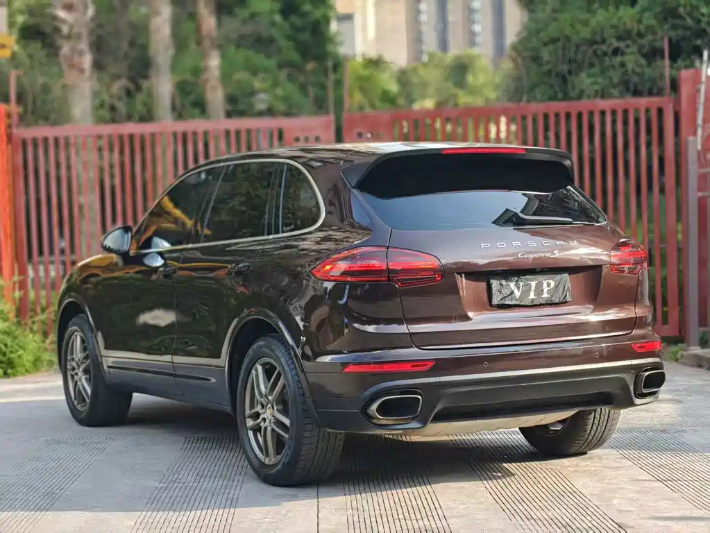 Porsche Cayenne — миниатюра 11