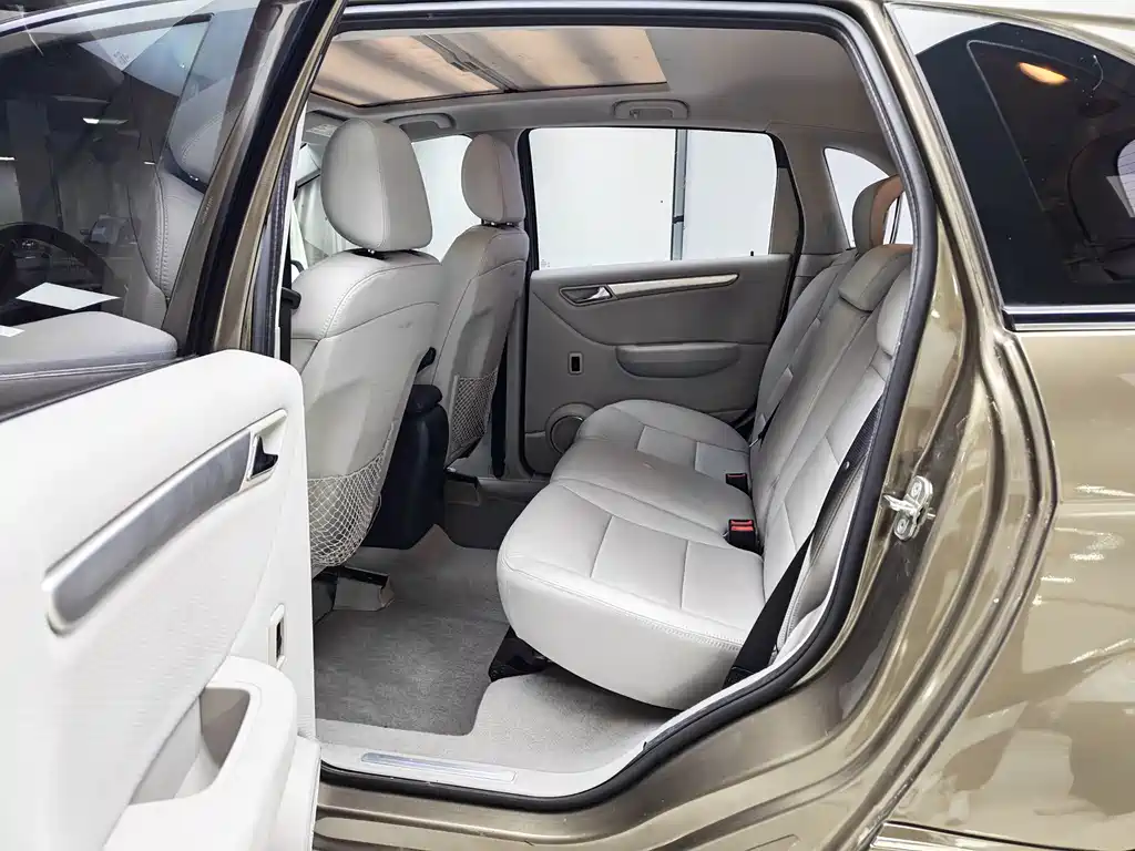 Mercedes-Benz B-Class — миниатюра 11